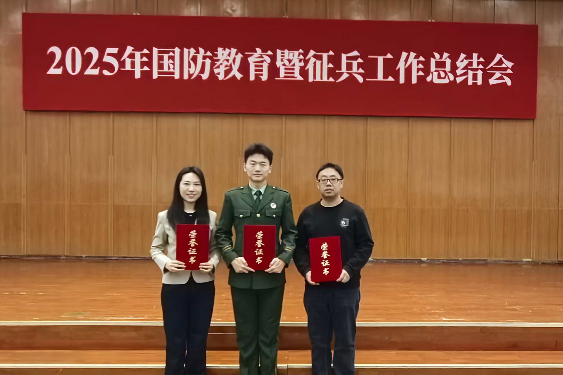 1ccea6f172fe404d9ba3377d9ec573df.jpg